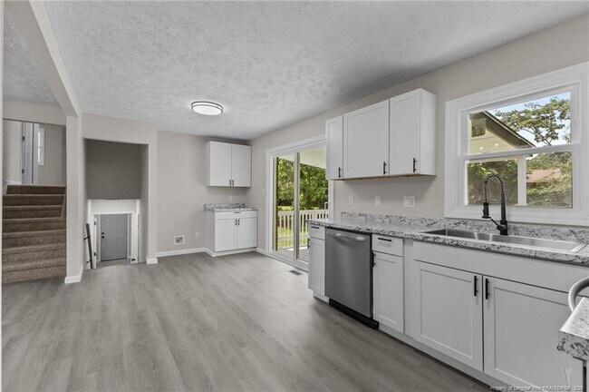 Foto del edificio - 7326 Hyannis Dr