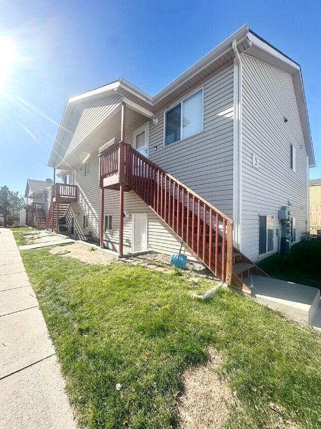 Foto principal - 216 Country West Rd