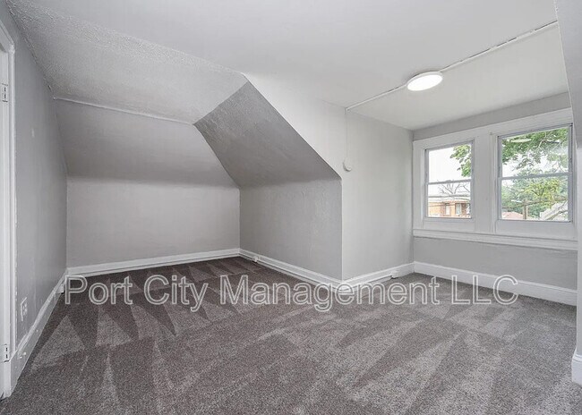 Building Photo - 4013 W Forest Park Ave