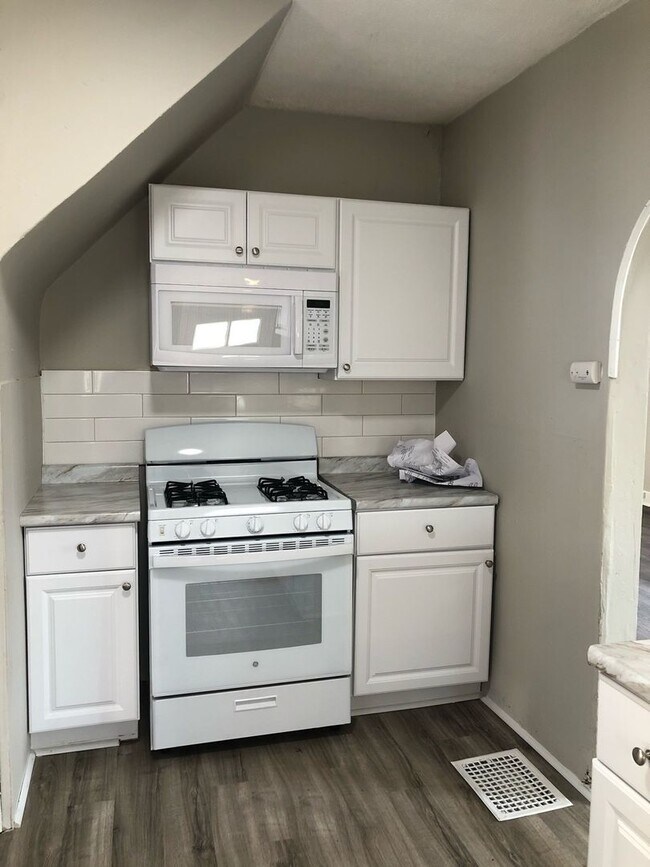 Foto del edificio - Brooklyn 3-Bed Single-Family - Available Now!