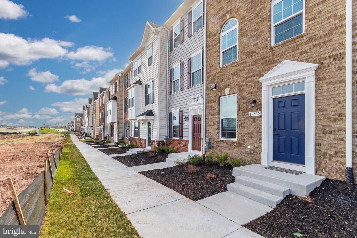42564 Antonia Ter, Dulles, VA 20166 Townhouse for Rent in Dulles, VA