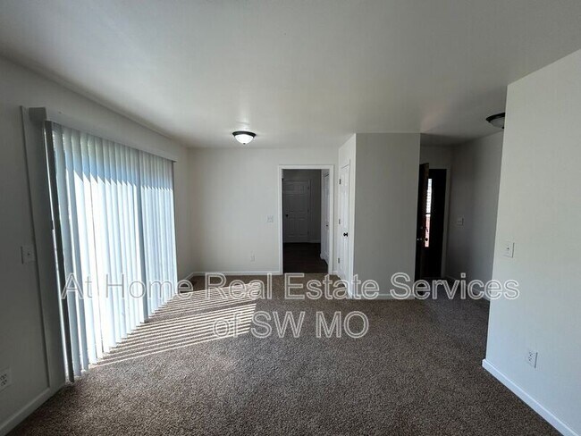 Building Photo - 3354 E Whiteside St