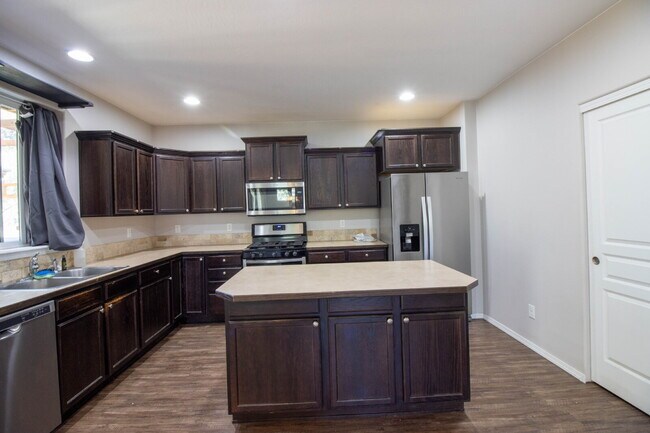 Building Photo - A BEND HOME FOR PEOPLE AND PETS!