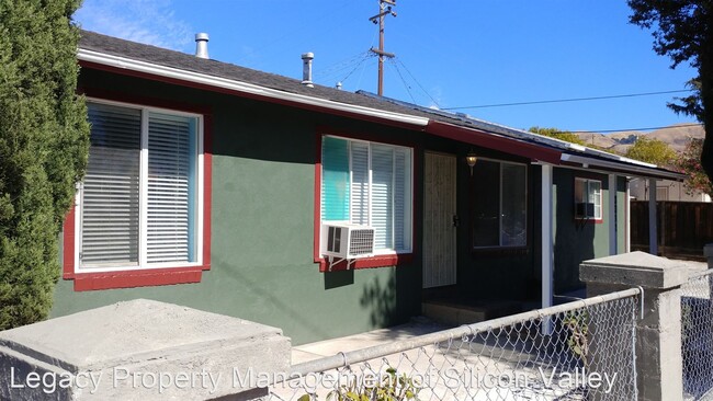 Building Photo - 5 br, 3 bath House - 3311 Gawain Drive