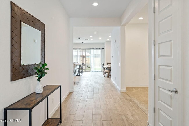 Foto del edificio - 16423 W Charlotte Dr