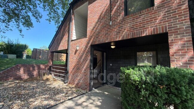 Building Photo - 1821 Ridgehaven Ct