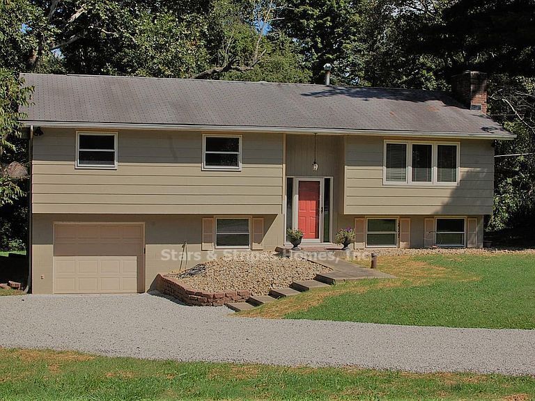 Primary Photo - Amazing Single Family Home In Granville
