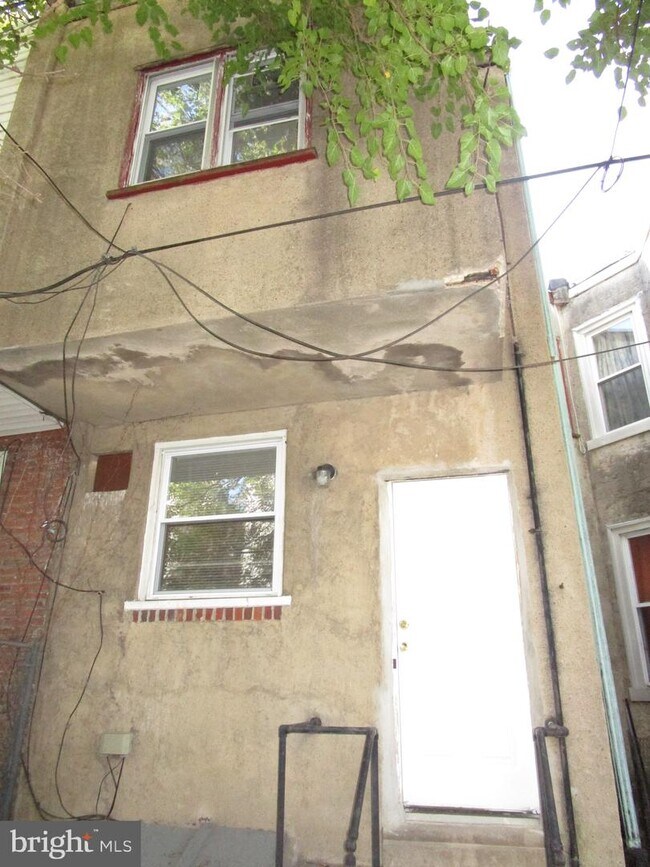 Building Photo - 5629 Hazel Ave