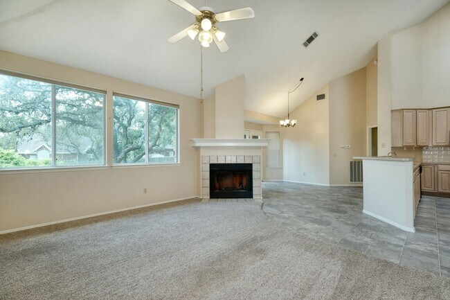 Building Photo - Nice executive 4/3.5/2 home on large corne...