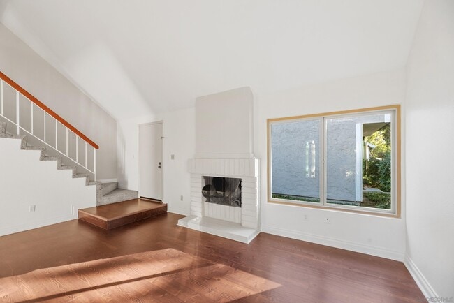 Building Photo - 10606 Esmeraldas Dr