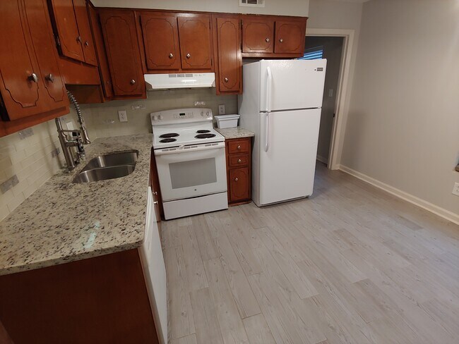 Kitchen - 2339 Walden Dr