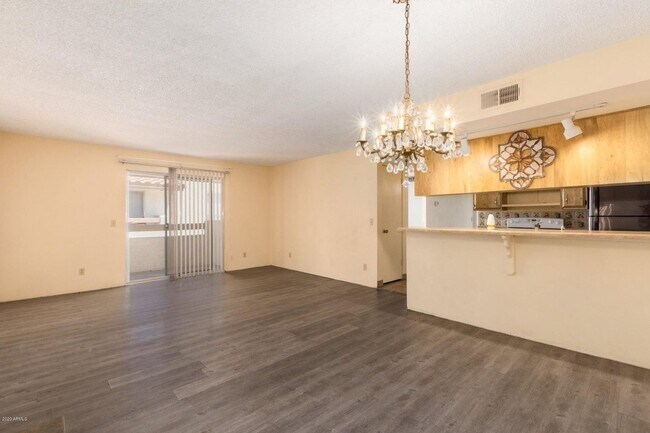 Foto del edificio - 8807 North 8th St