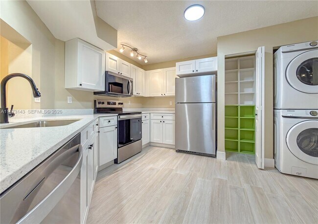 Building Photo - 929 Hamilton Dr