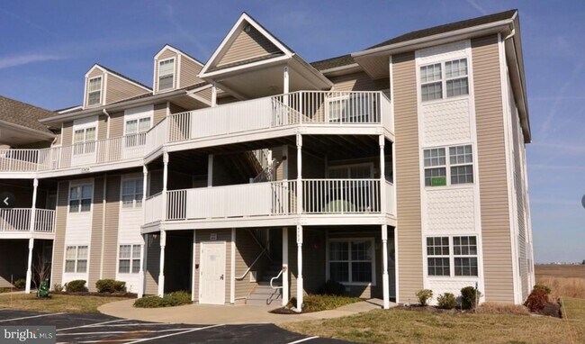 Building Photo - 37434 Pettinaro Dr