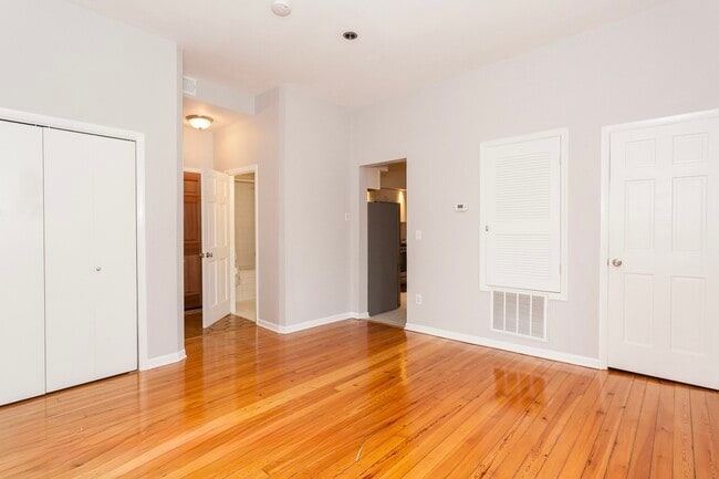 Building Photo - 2204 N Clybourn Ave
