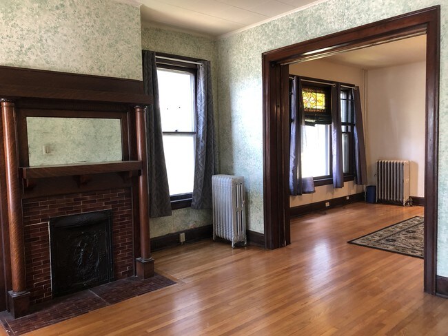 Living Room/Dining Room - 228 Buckeye St
