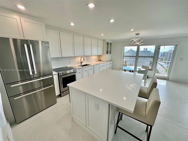 Building Photo - 3000 E Sunrise Boulevard Unit phg