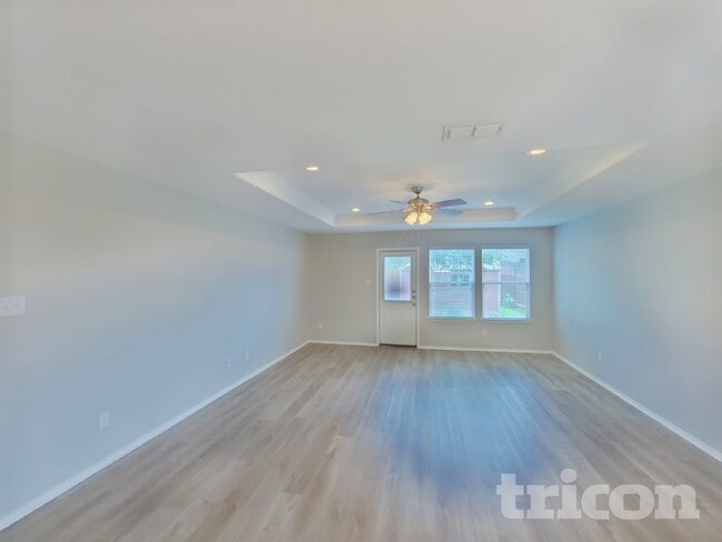 Building Photo - 1136 Foxglove Ln