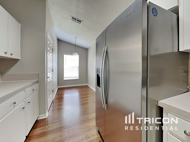 Foto del edificio - 7833 Manor Dr