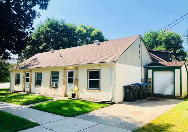 Building Photo - 526 Carney Ave