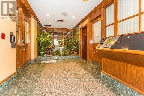 Photo du bâtiment - 880-P880 Dundas St W