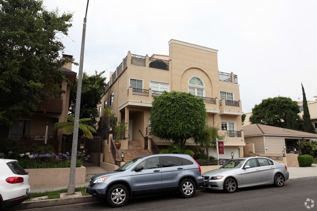 1253 Granville Ave, Los Angeles, CA 90025 Apartments in Los Angeles