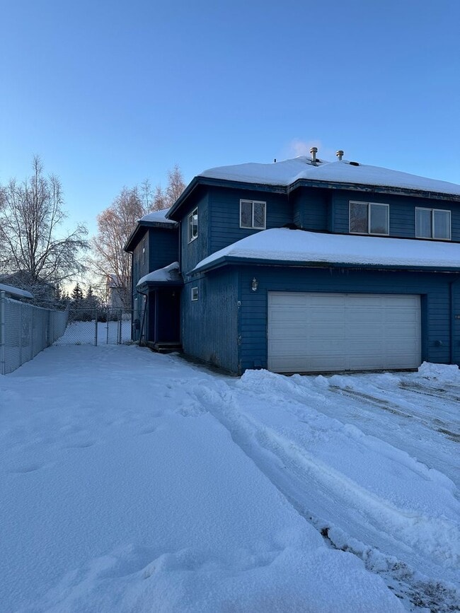 3 Bedroom 2.5 Bath with 2 Car Garage - 3 Bedroom 2.5 Bath with 2 Car Garage Townhome