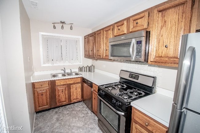Building Photo - 3 br, 1 bath Townhome - 524 Alton Ct