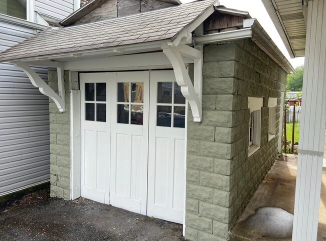 Building Photo - 3416 N 6th St