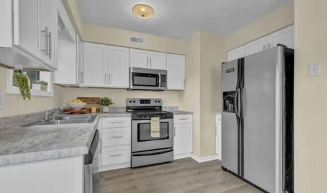 Kitchen - 4141 Spirea Dr