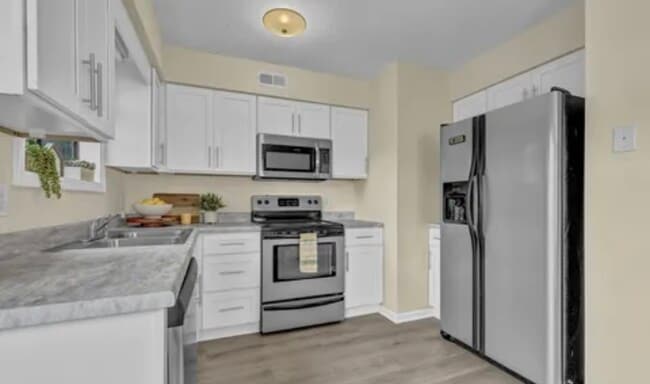 Kitchen - 4141 Spirea Dr
