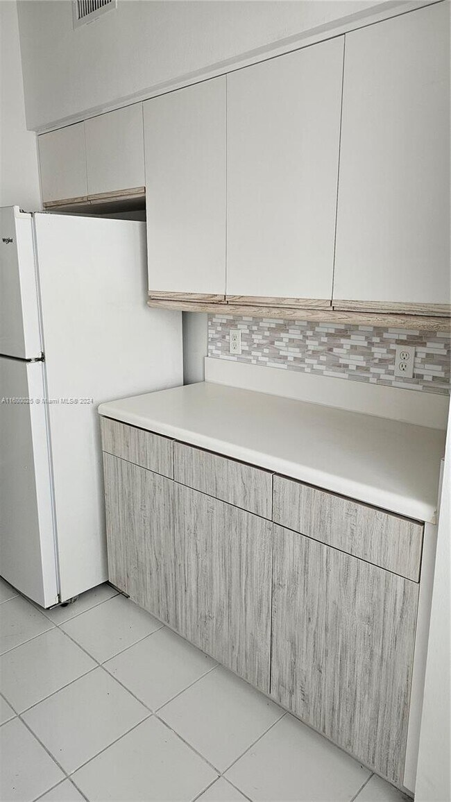 Foto del edificio - 3135 NE 184th St