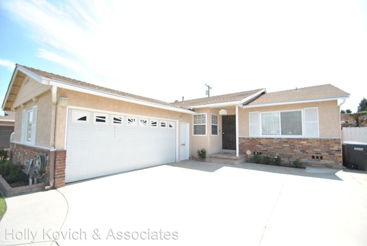 Primary Photo - 4 br, 2 bath House - 11628 169th St