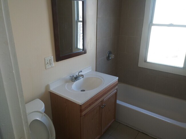 Foto del edificio - 11130 S Vernon Ave