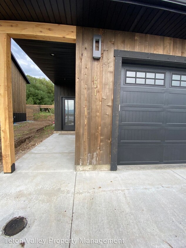 Primary Photo - 3 br, 2.5 bath House - 671 Stone Peak Loop