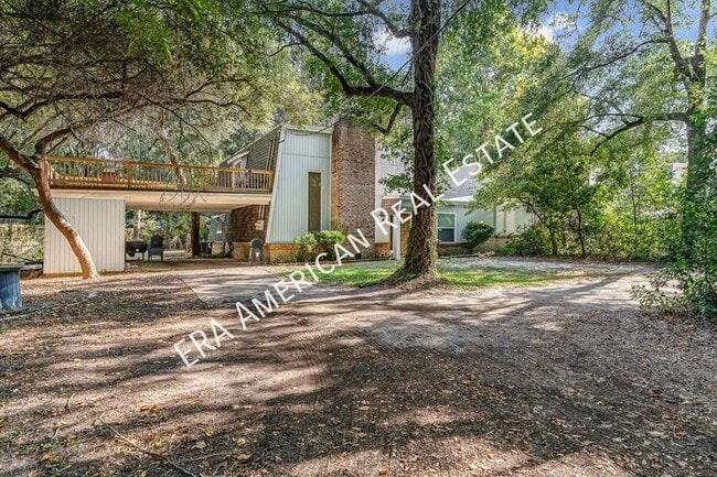 Building Photo - 2037 Lewis Turner Blvd