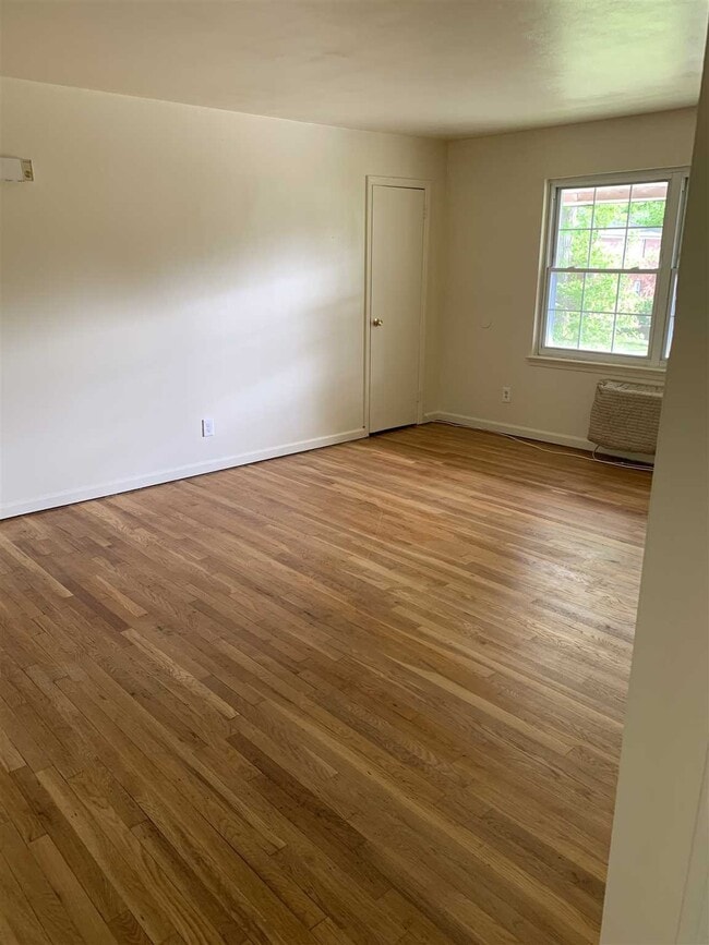 5 Wildwood Dr Unit 13C, Wappingers Falls, NY 12590 Condo for Rent in