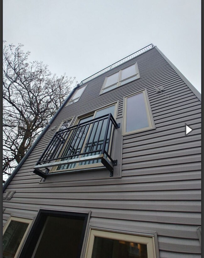 Foto del edificio - 2437 W Thompson St