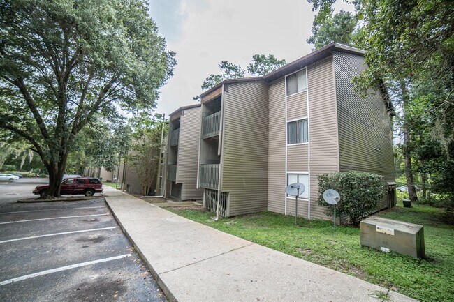Building Photo - 111 SE 16th Ave