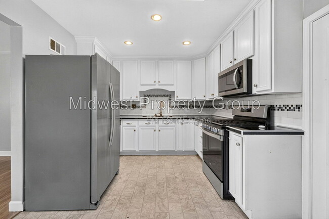 Building Photo - 1205 Acredale Dr