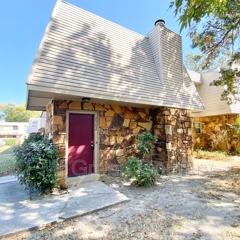Primary Photo - 6607 S Zunis Ave