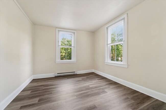Building Photo - 1406 W Strasburg Rd