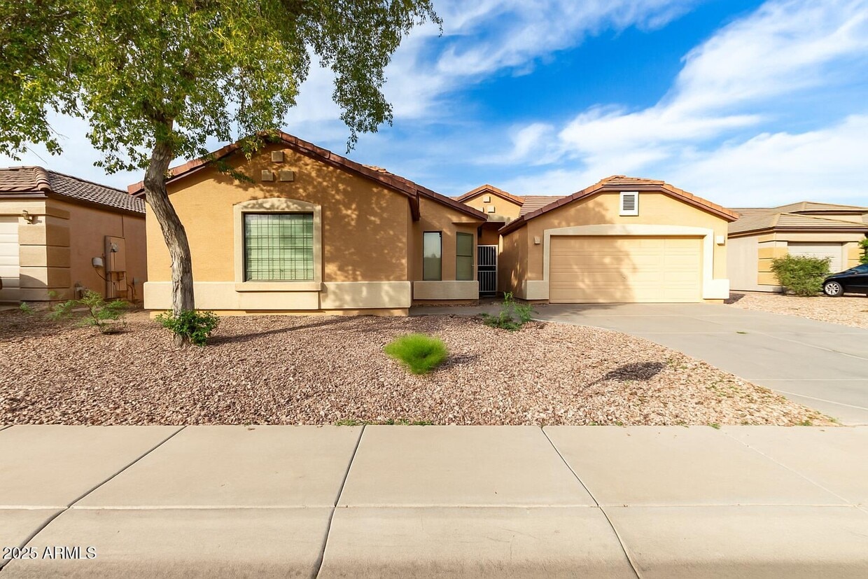 Foto principal - 22982 W Pima St
