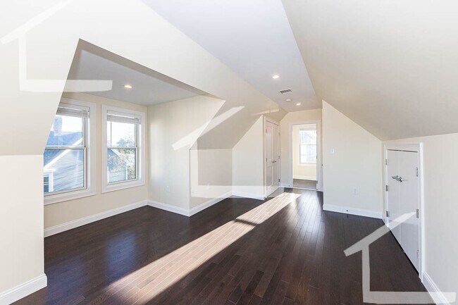 Building Photo - 9/1 Newly renovated 6BR/5BA single family ...
