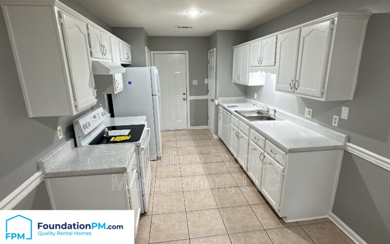Primary Photo - 6913 Century Oaks Dr