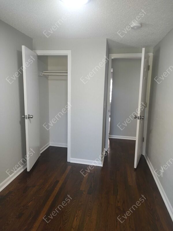 Building Photo - 700 S Savage St