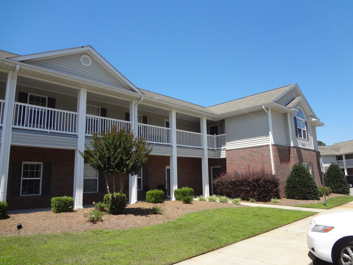 2404 King Richard Ct Unit H, Greenville, NC 27858 Condo for Rent in Greenville, NC