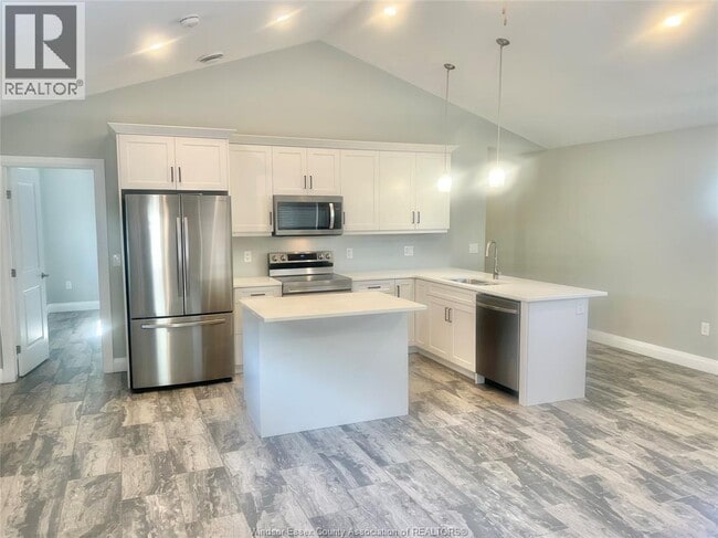 Building Photo - 170 Gore St