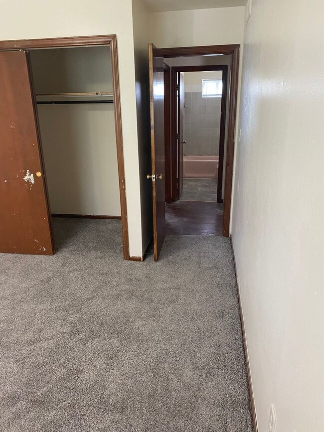 Building Photo - 1542 S Sonora Dr