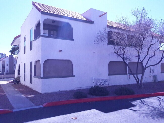 Foto del edificio - 1412 Bass Dr
